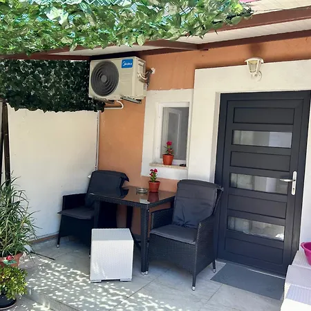 Homestay City Center With Balcony Pula