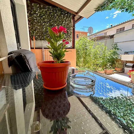 City Center With Balcony Homestay Pula