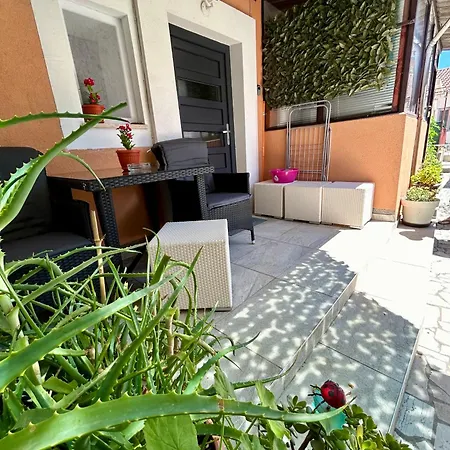 Homestay City Center With Balcony Pula